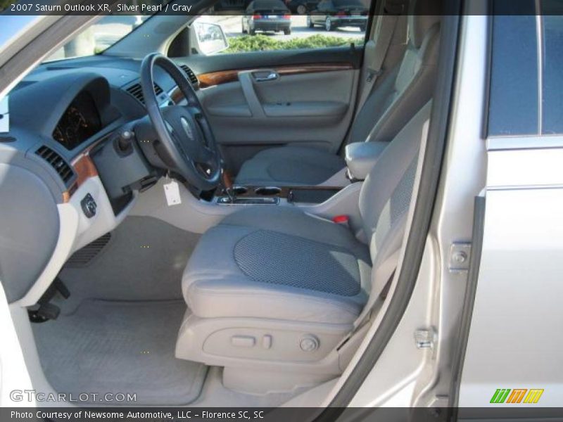 Silver Pearl / Gray 2007 Saturn Outlook XR