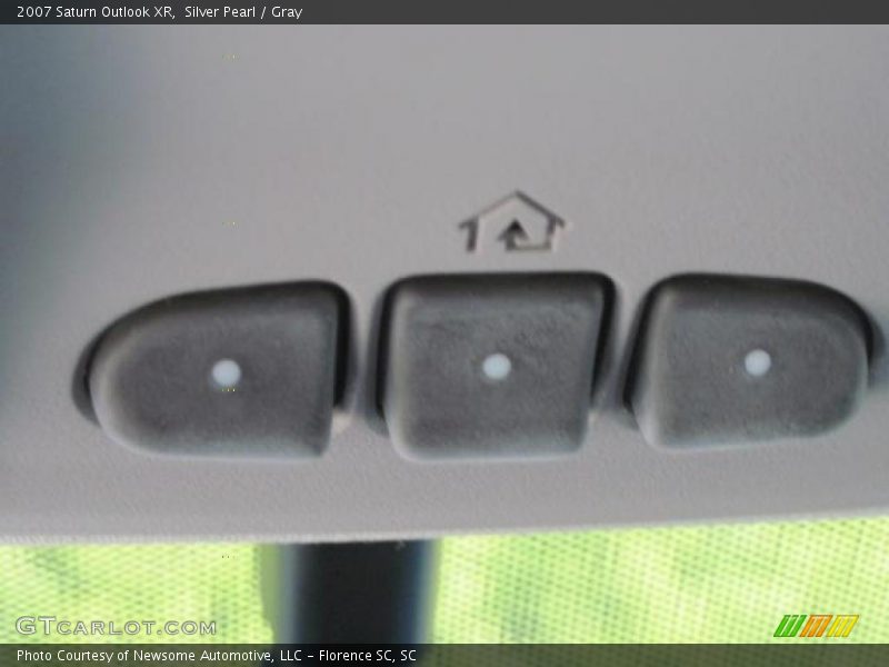 Silver Pearl / Gray 2007 Saturn Outlook XR