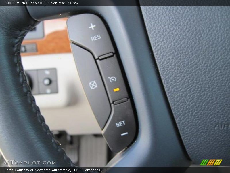 Silver Pearl / Gray 2007 Saturn Outlook XR