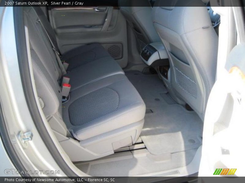 Silver Pearl / Gray 2007 Saturn Outlook XR