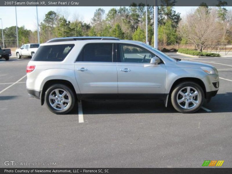 Silver Pearl / Gray 2007 Saturn Outlook XR