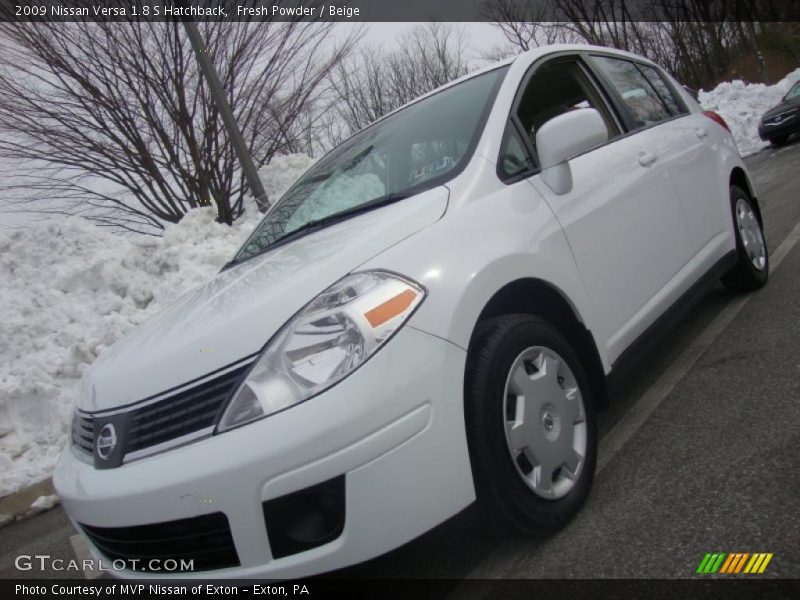Fresh Powder / Beige 2009 Nissan Versa 1.8 S Hatchback