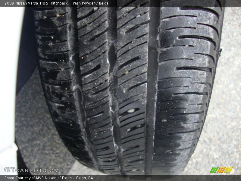 Fresh Powder / Beige 2009 Nissan Versa 1.8 S Hatchback