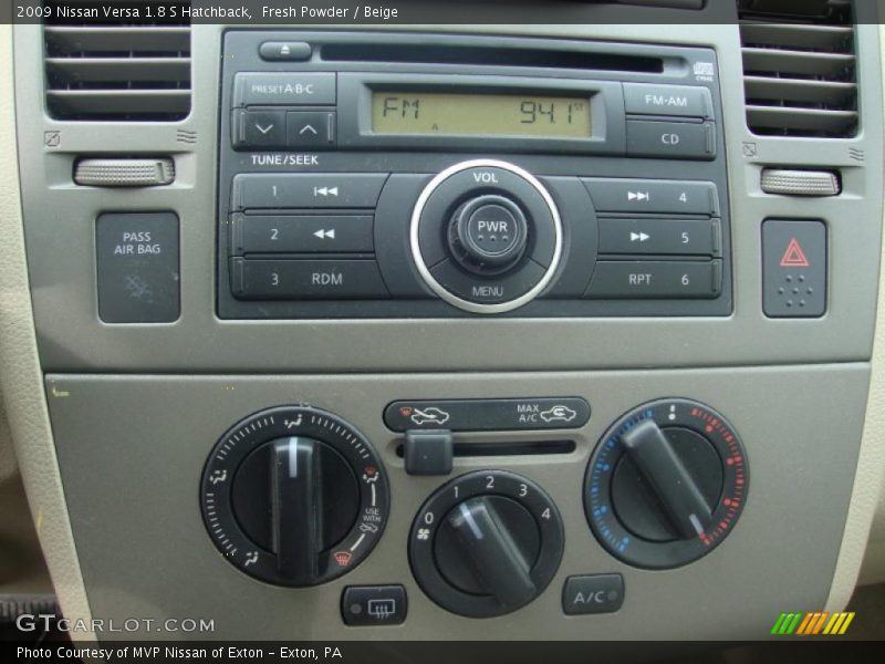 Fresh Powder / Beige 2009 Nissan Versa 1.8 S Hatchback