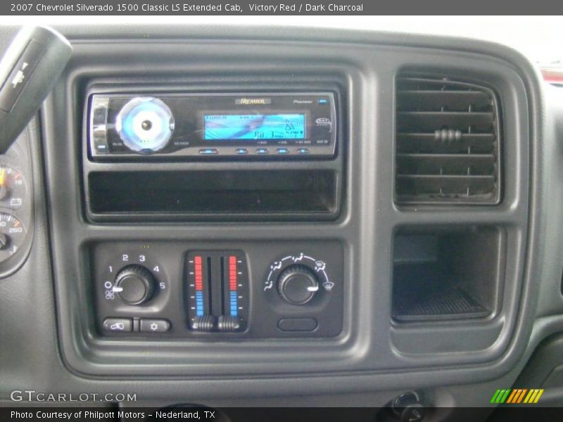 Victory Red / Dark Charcoal 2007 Chevrolet Silverado 1500 Classic LS Extended Cab