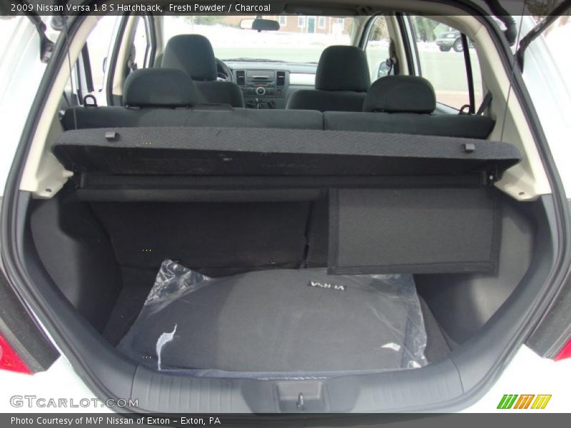 Fresh Powder / Charcoal 2009 Nissan Versa 1.8 S Hatchback
