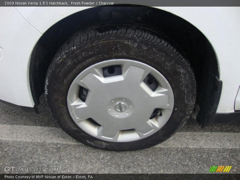 Fresh Powder / Charcoal 2009 Nissan Versa 1.8 S Hatchback