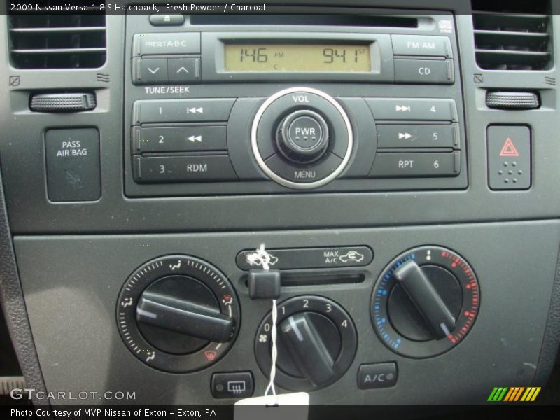 Fresh Powder / Charcoal 2009 Nissan Versa 1.8 S Hatchback