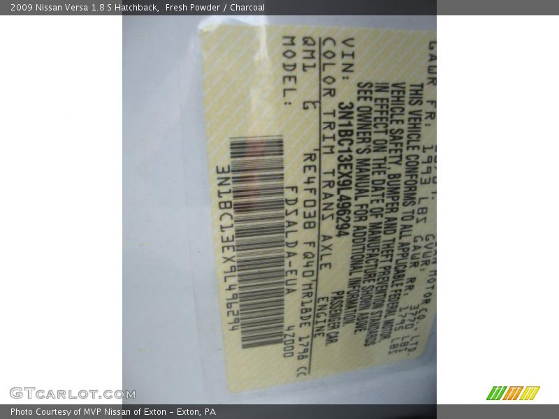 Fresh Powder / Charcoal 2009 Nissan Versa 1.8 S Hatchback