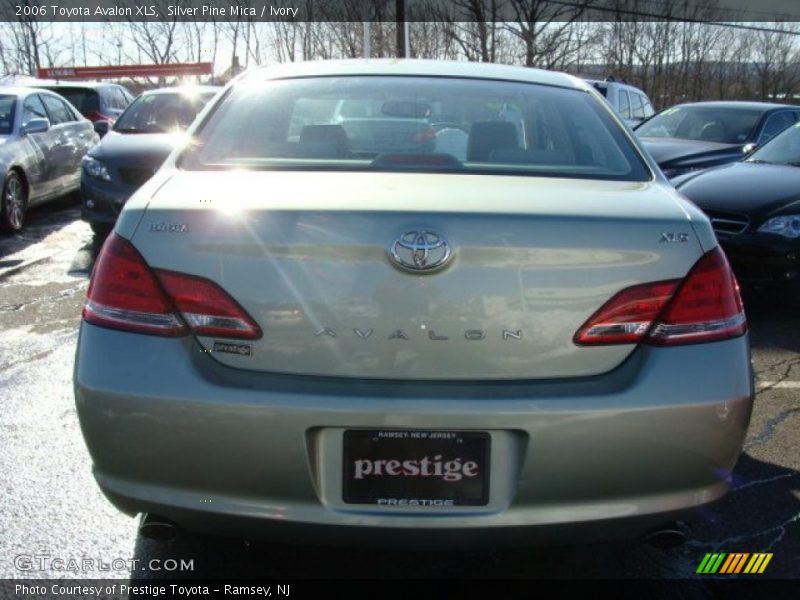 Silver Pine Mica / Ivory 2006 Toyota Avalon XLS