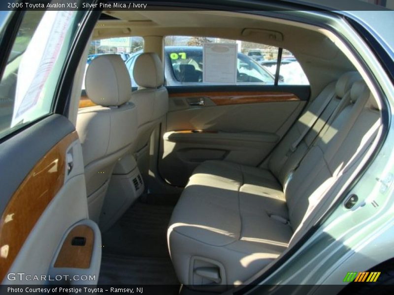 Silver Pine Mica / Ivory 2006 Toyota Avalon XLS