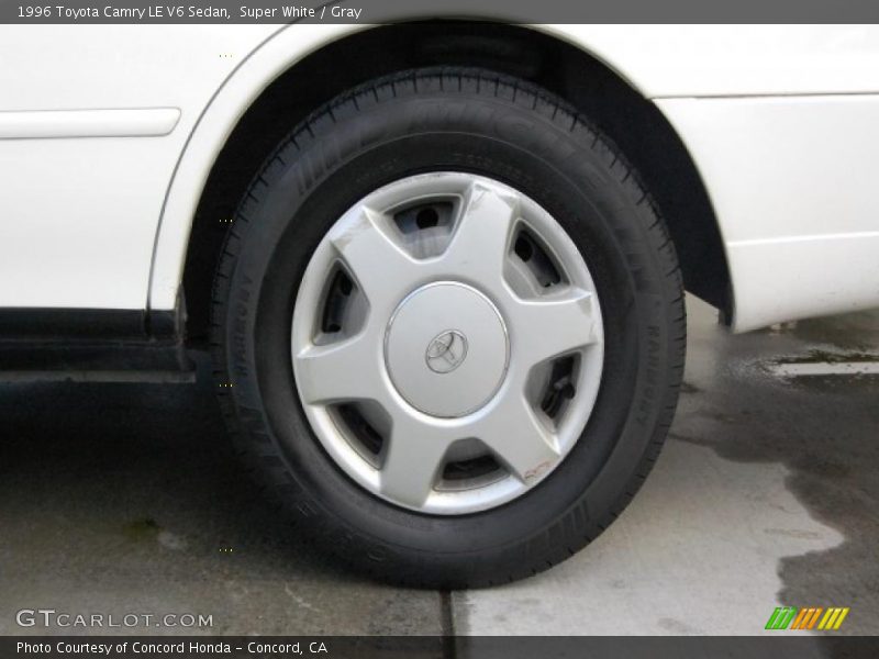 Super White / Gray 1996 Toyota Camry LE V6 Sedan