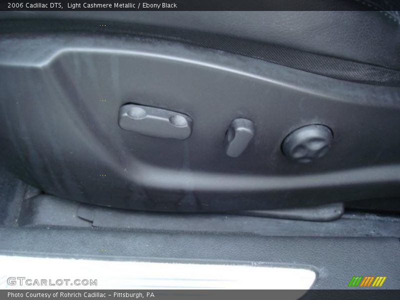 Light Cashmere Metallic / Ebony Black 2006 Cadillac DTS
