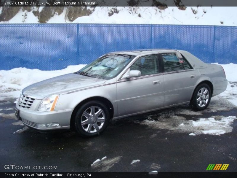 Light Platinum / Titanium 2007 Cadillac DTS Luxury