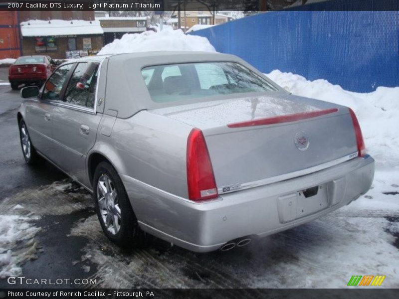 Light Platinum / Titanium 2007 Cadillac DTS Luxury