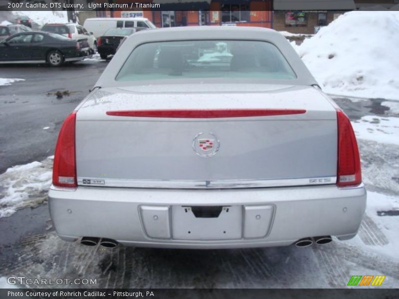 Light Platinum / Titanium 2007 Cadillac DTS Luxury