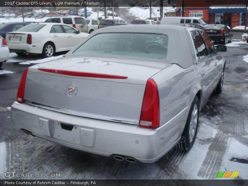 Light Platinum / Titanium 2007 Cadillac DTS Luxury