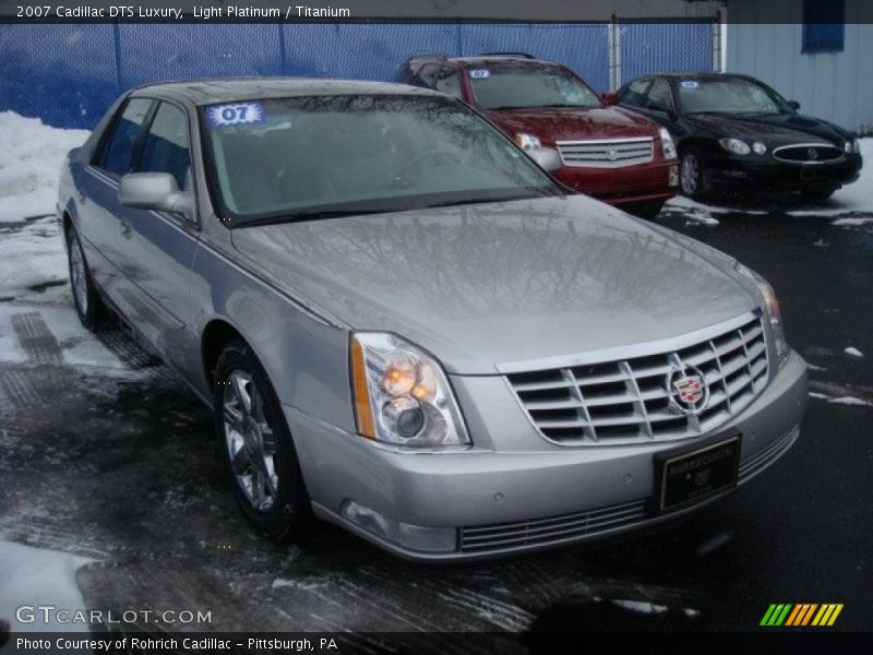 Light Platinum / Titanium 2007 Cadillac DTS Luxury