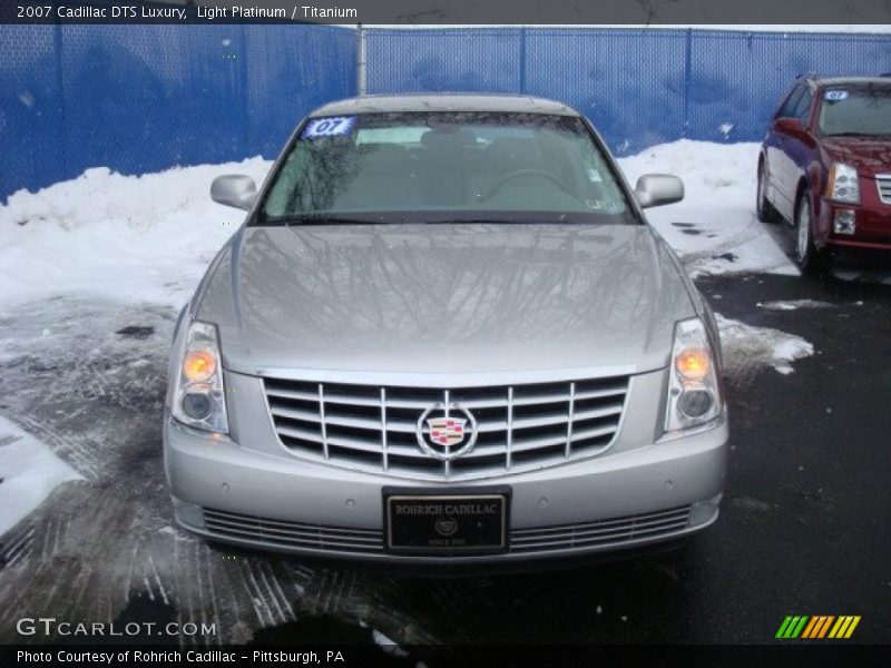Light Platinum / Titanium 2007 Cadillac DTS Luxury