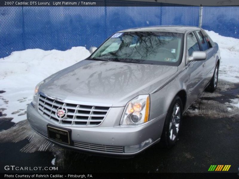 Light Platinum / Titanium 2007 Cadillac DTS Luxury