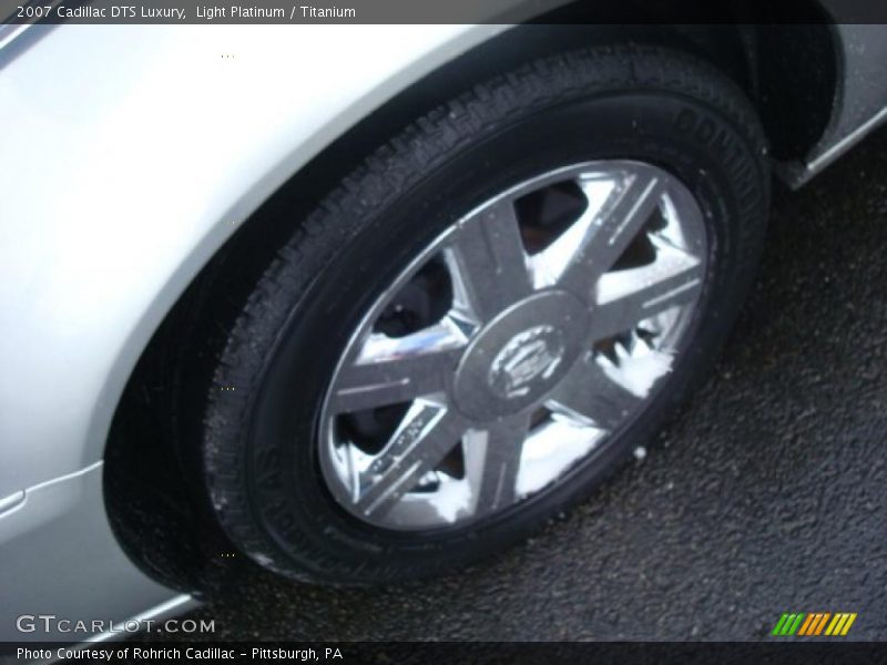 Light Platinum / Titanium 2007 Cadillac DTS Luxury