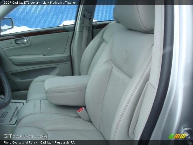 Light Platinum / Titanium 2007 Cadillac DTS Luxury