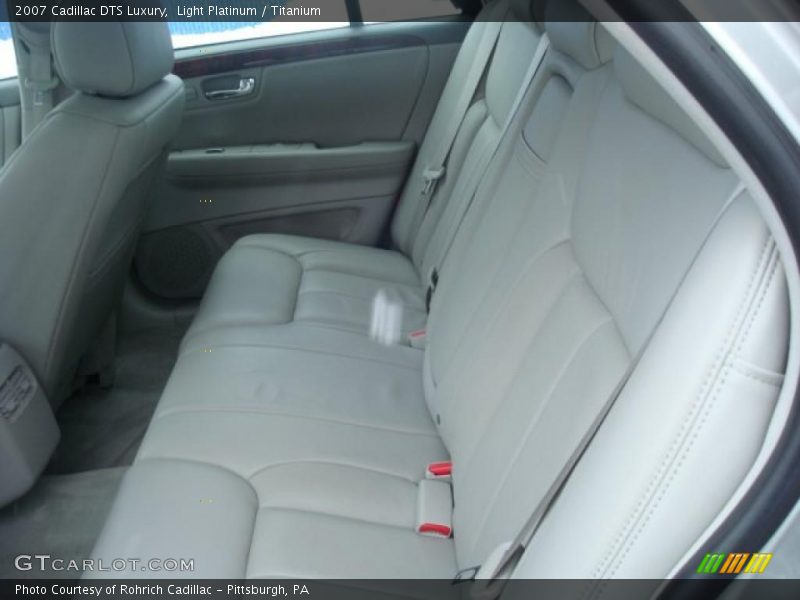 Light Platinum / Titanium 2007 Cadillac DTS Luxury