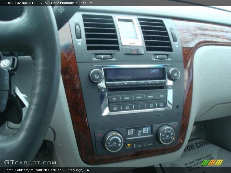 Light Platinum / Titanium 2007 Cadillac DTS Luxury