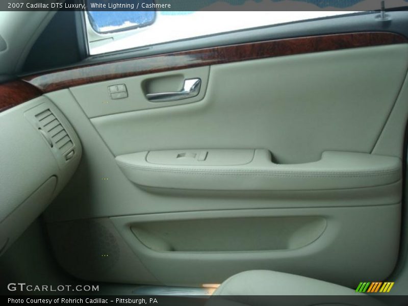 White Lightning / Cashmere 2007 Cadillac DTS Luxury