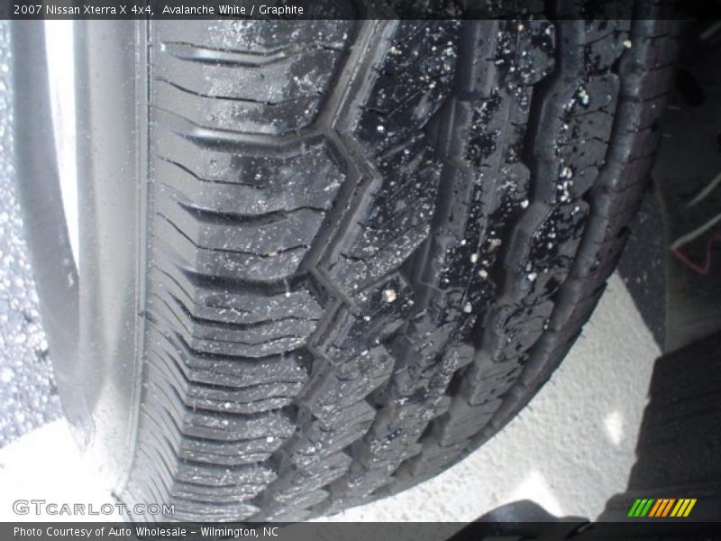 Avalanche White / Graphite 2007 Nissan Xterra X 4x4