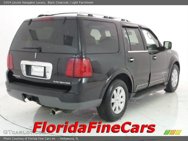 Black Clearcoat / Light Parchment 2004 Lincoln Navigator Luxury