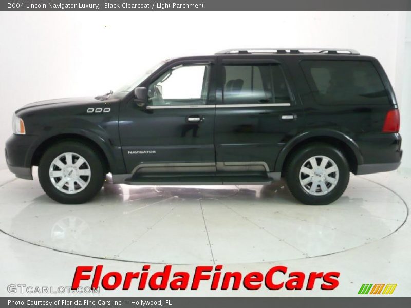 Black Clearcoat / Light Parchment 2004 Lincoln Navigator Luxury