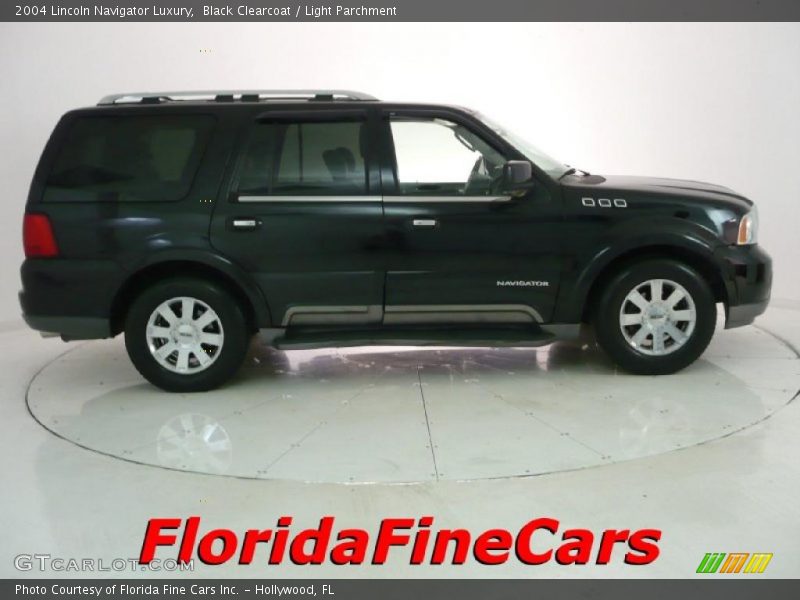 Black Clearcoat / Light Parchment 2004 Lincoln Navigator Luxury