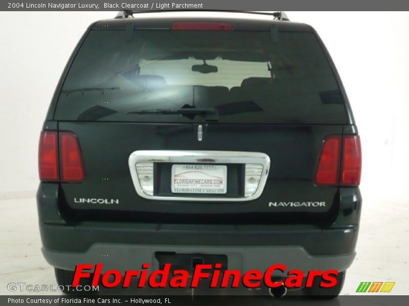 Black Clearcoat / Light Parchment 2004 Lincoln Navigator Luxury