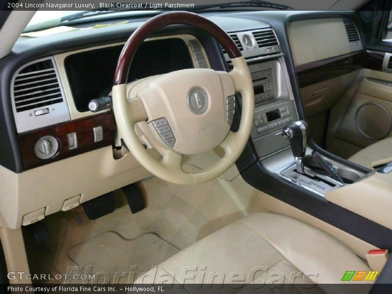 Black Clearcoat / Light Parchment 2004 Lincoln Navigator Luxury