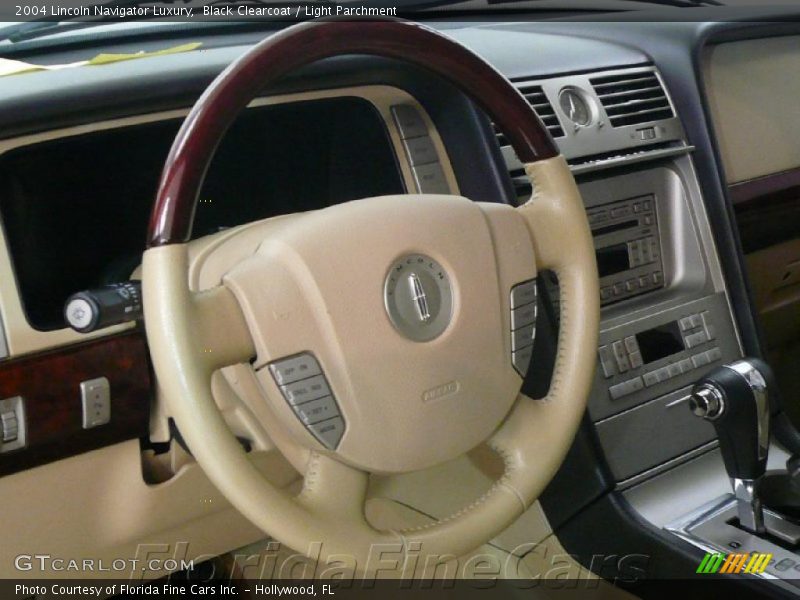 Black Clearcoat / Light Parchment 2004 Lincoln Navigator Luxury