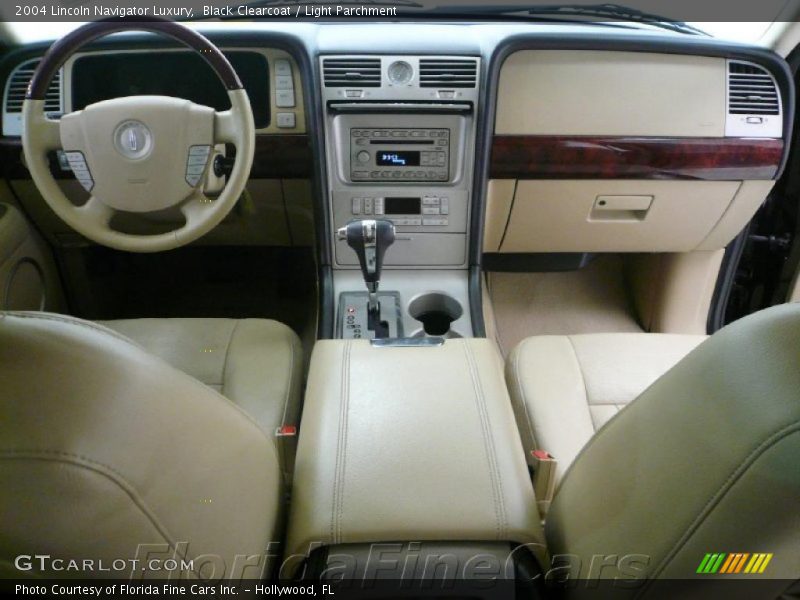 Black Clearcoat / Light Parchment 2004 Lincoln Navigator Luxury