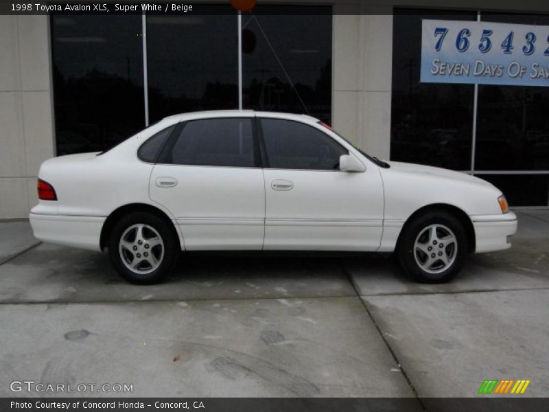 Super White / Beige 1998 Toyota Avalon XLS