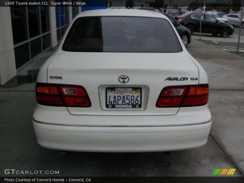 Super White / Beige 1998 Toyota Avalon XLS