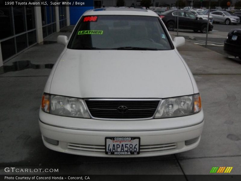 Super White / Beige 1998 Toyota Avalon XLS