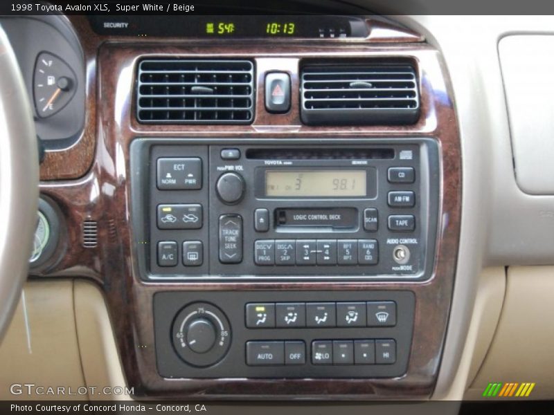 Super White / Beige 1998 Toyota Avalon XLS