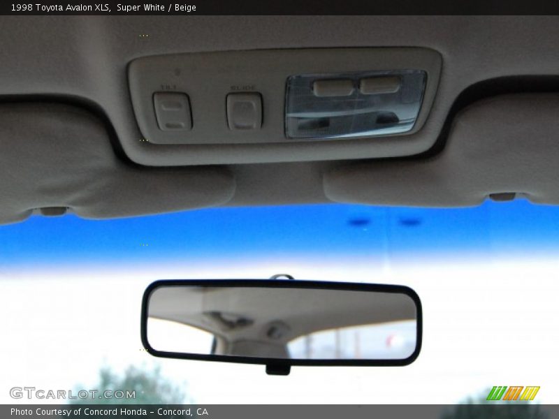Super White / Beige 1998 Toyota Avalon XLS