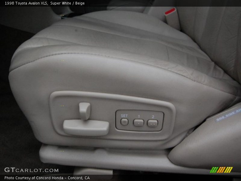 Super White / Beige 1998 Toyota Avalon XLS