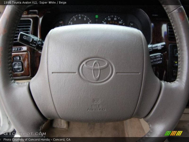 Super White / Beige 1998 Toyota Avalon XLS