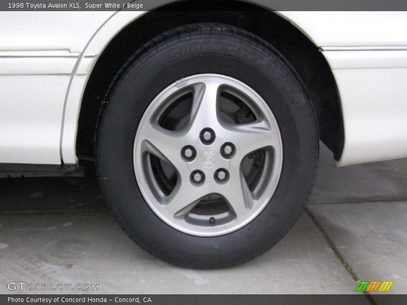 Super White / Beige 1998 Toyota Avalon XLS