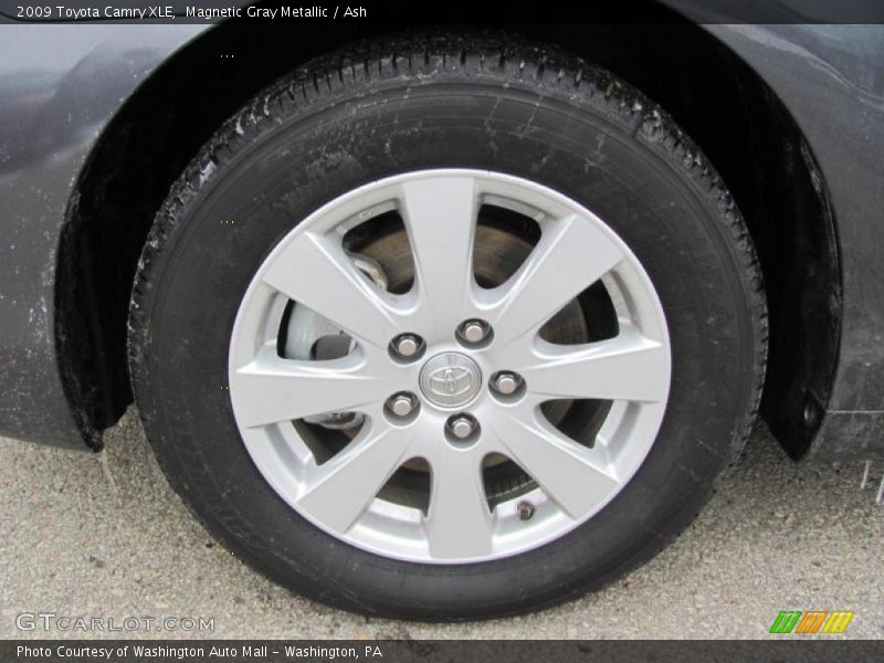 Magnetic Gray Metallic / Ash 2009 Toyota Camry XLE