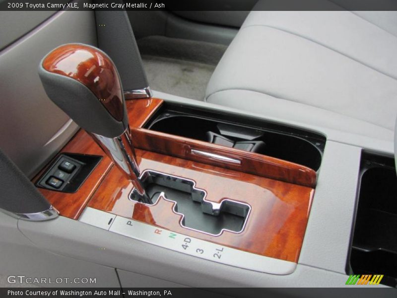 Magnetic Gray Metallic / Ash 2009 Toyota Camry XLE