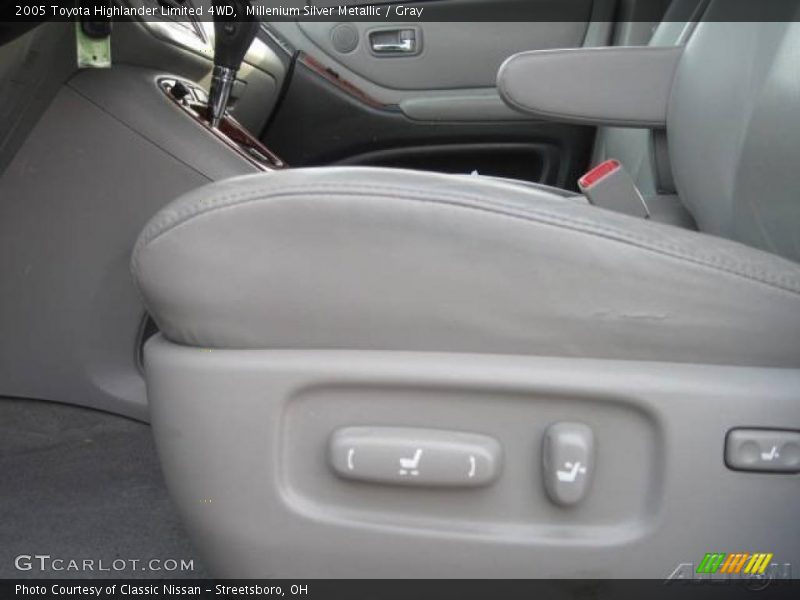 Millenium Silver Metallic / Gray 2005 Toyota Highlander Limited 4WD