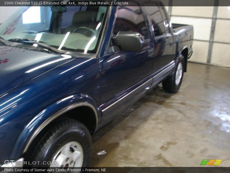 Indigo Blue Metallic / Graphite 2000 Chevrolet S10 LS Extended Cab 4x4