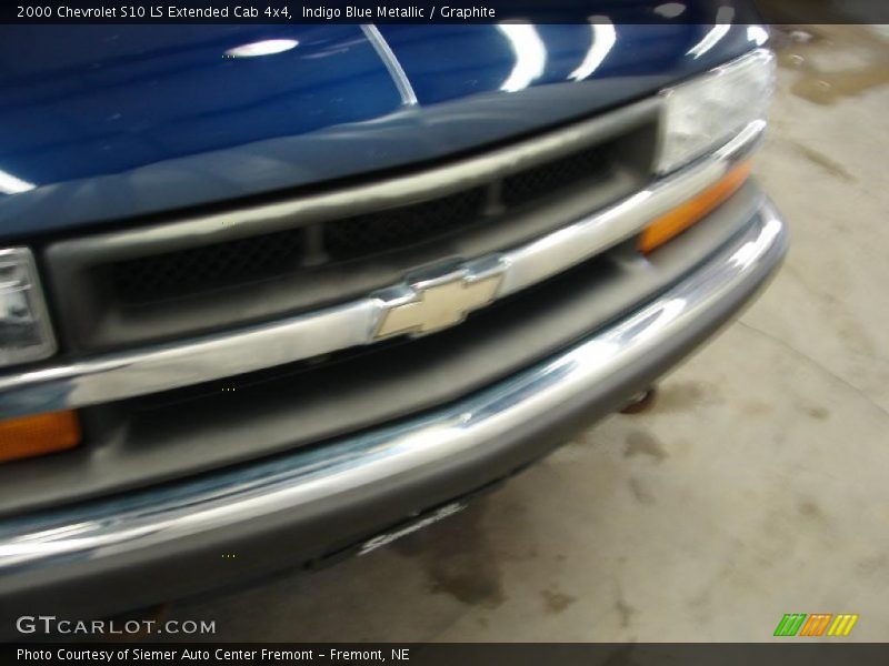 Indigo Blue Metallic / Graphite 2000 Chevrolet S10 LS Extended Cab 4x4